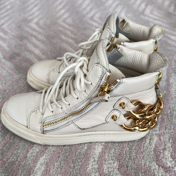 Giuseppe Zanotti white leather gold chain sneakers size 36.5 in good condition - Picture 2 of 3